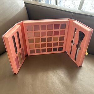 Icing Eyeshadow Palette - Pink, Brown, and Gold Shades 💛🩷🤎